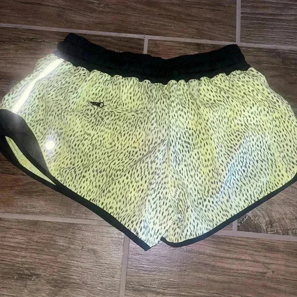 Lululemon Women Dottie Dash Clarity Yellow Black Hotty Hot Drawstring Shorts - Picture 2 of 3